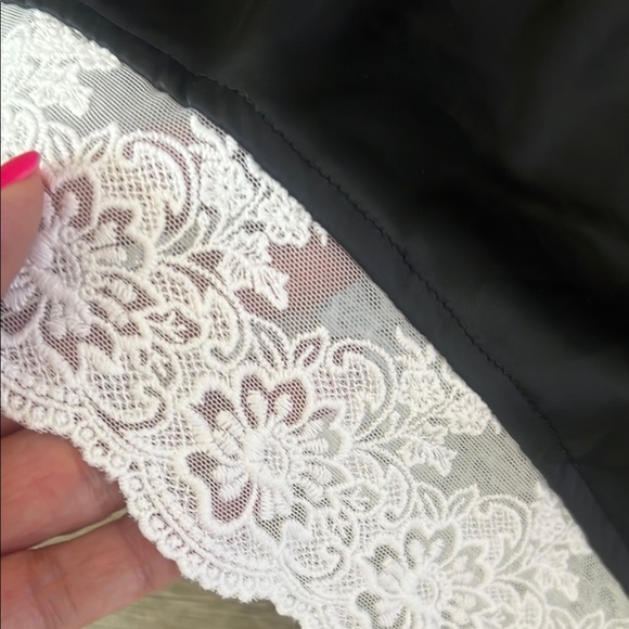 Black and White Lace Trim Sleepwear Set - Picture 7 of 9